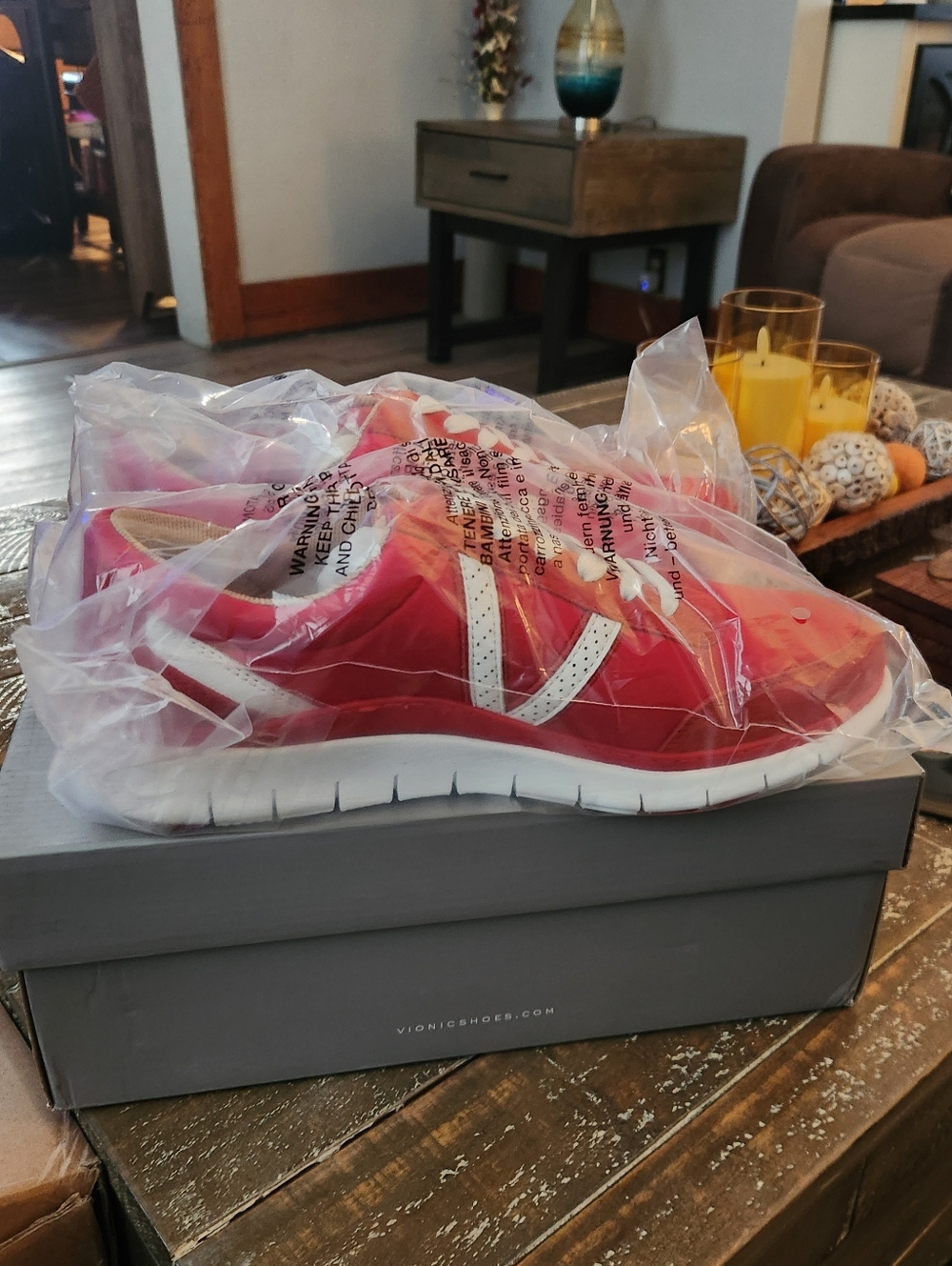Vionic Wms Red And White Nana Satin Athletic Sneakers. NWT. Sz 10 W.